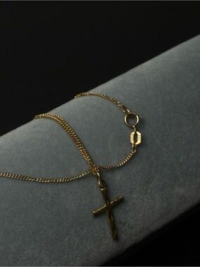 10 K Gold Cross Pendant Necklace